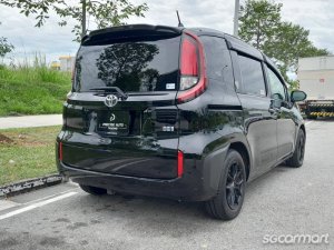 Toyota Sienta Hybrid 1.5A