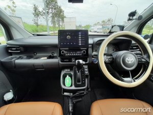 Toyota Sienta Hybrid 1.5A