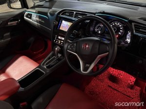 Honda Shuttle 1.5A G (New 5-yr COE)