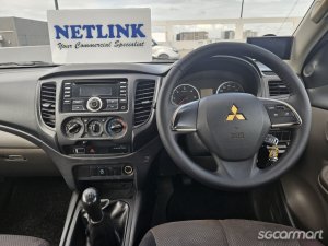 Mitsubishi Triton L200 Double-Cab 2.4M