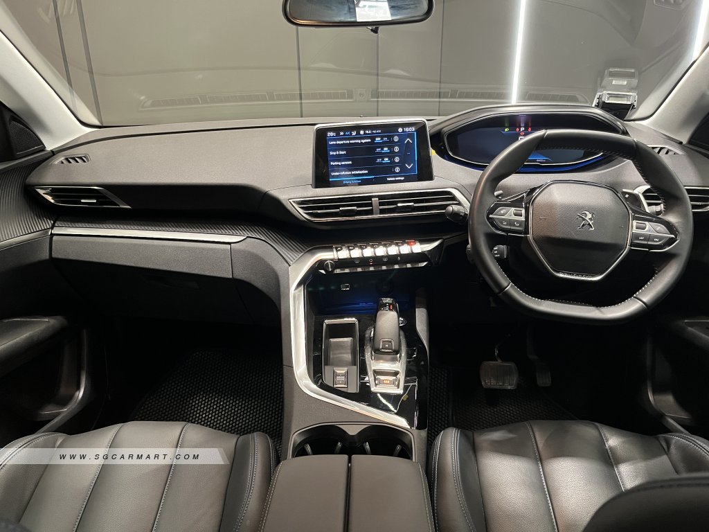 Peugeot 3008 1.2A PureTech EAT8 Active Premium