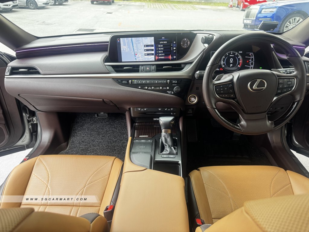 BMW 5 Series 523i Highline - Side Front