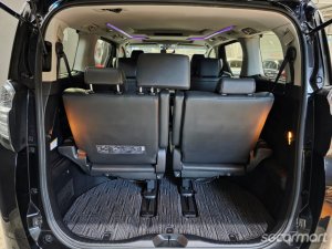 Toyota Vellfire 2.5A Sunroof