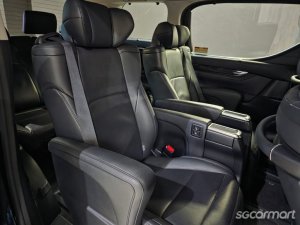 Toyota Vellfire 2.5A Sunroof