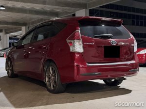 Toyota Prius Alpha Hybrid 1.8A S