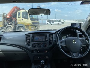 Mitsubishi Triton L200 Double-Cab 2.4M