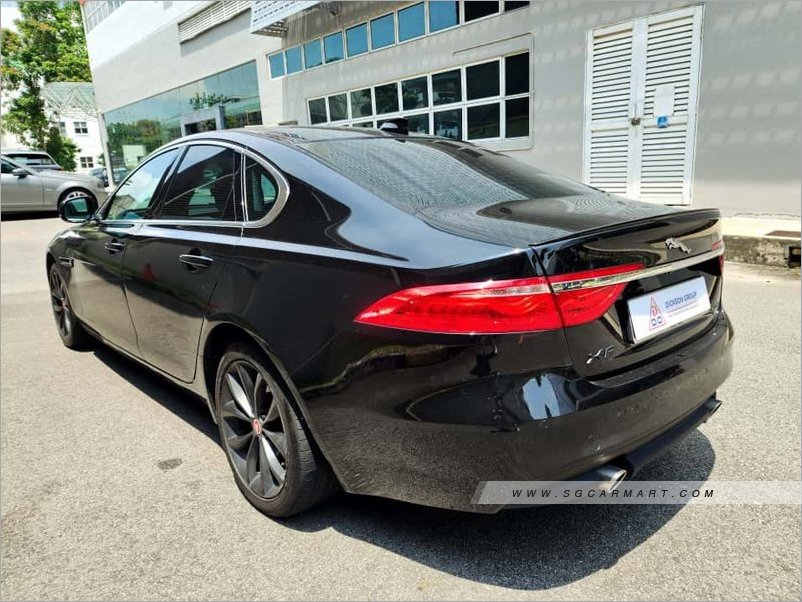 BMW 5 Series 523i Highline - Side Front