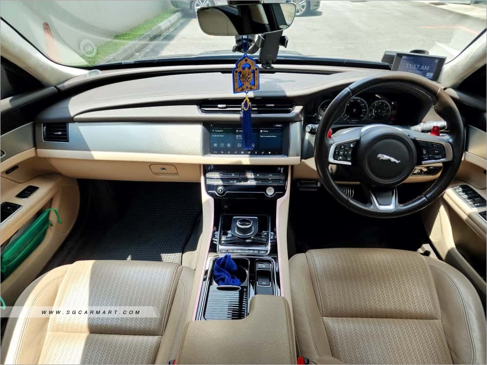 BMW 5 Series 523i Highline - Side Front