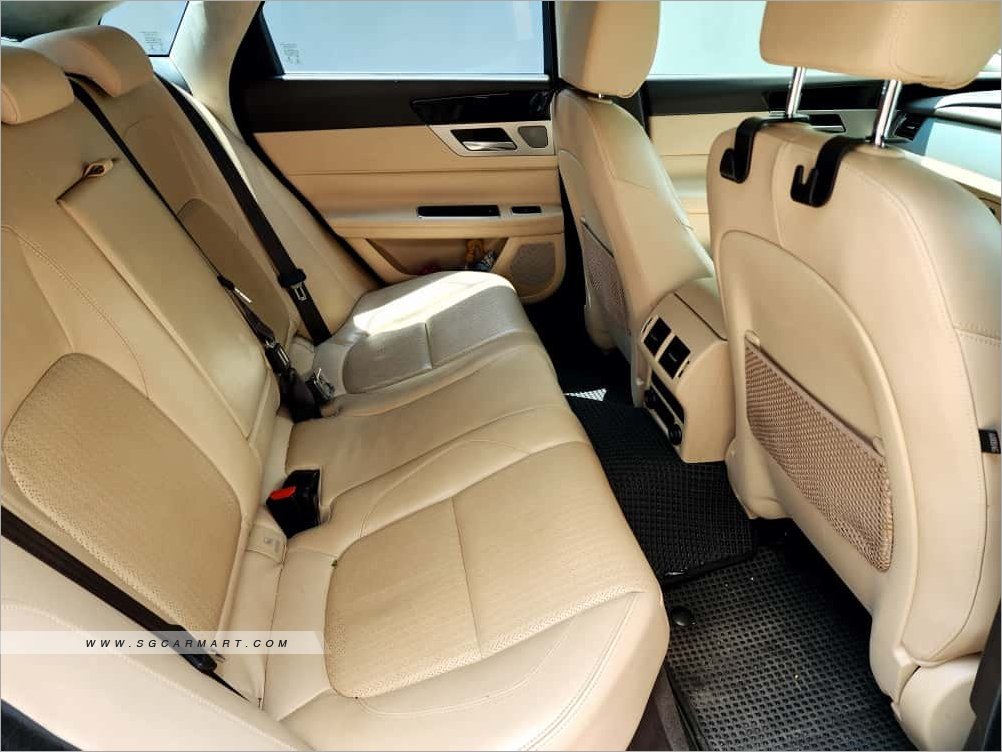 BMW 5 Series 523i Highline - Side Front