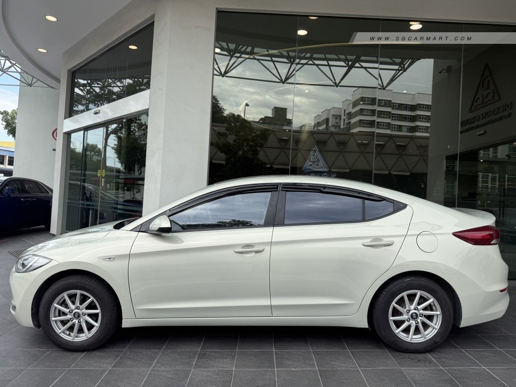 BMW 5 Series 523i Highline - Side Front