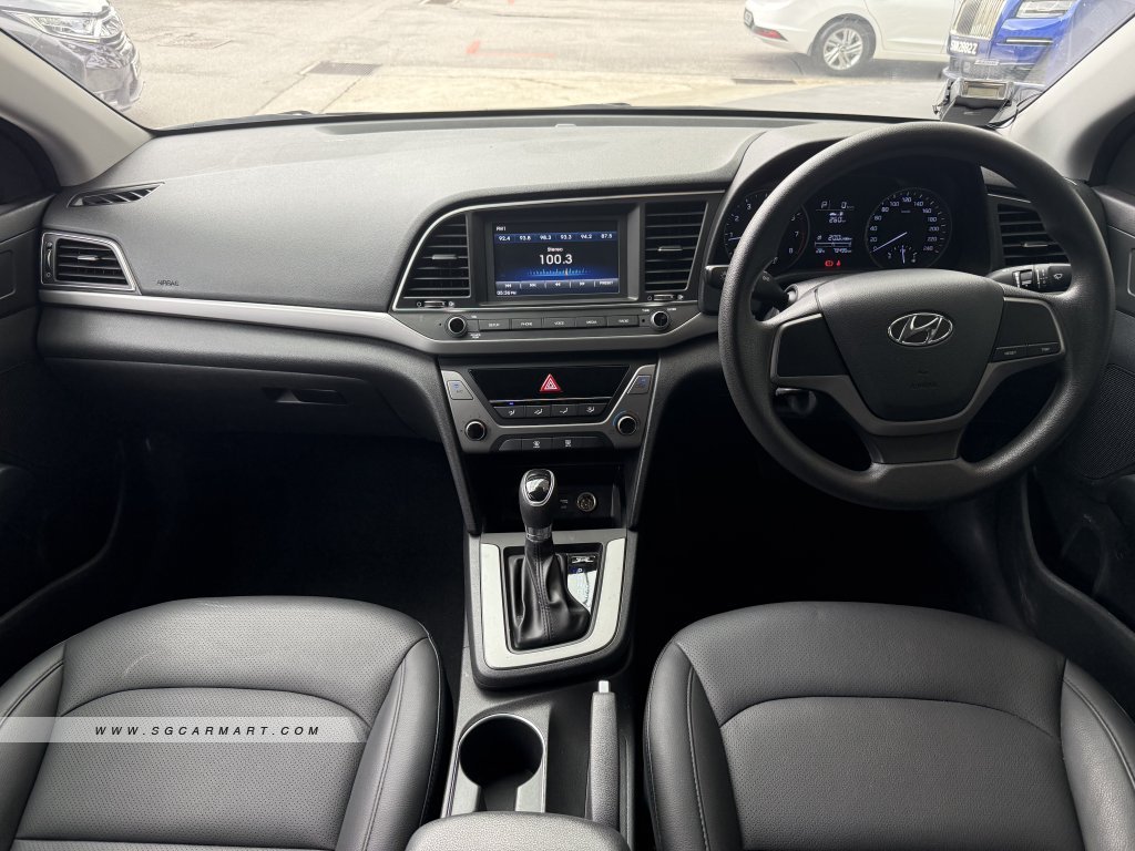 BMW 5 Series 523i Highline - Side Front