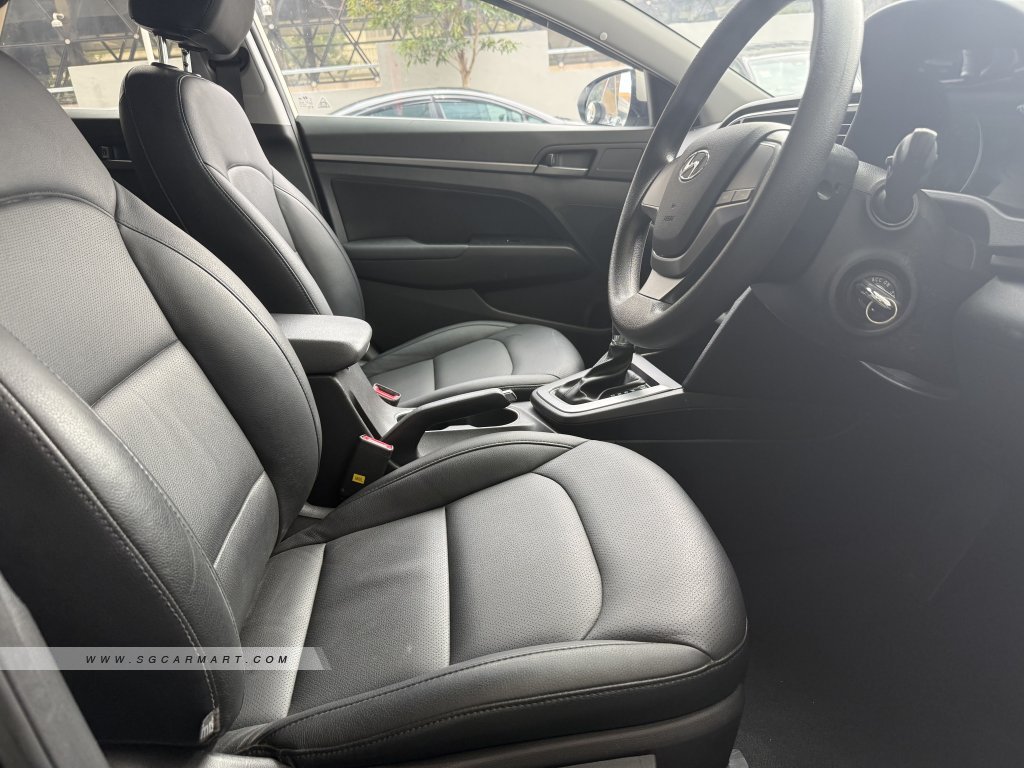 BMW 5 Series 523i Highline - Side Front