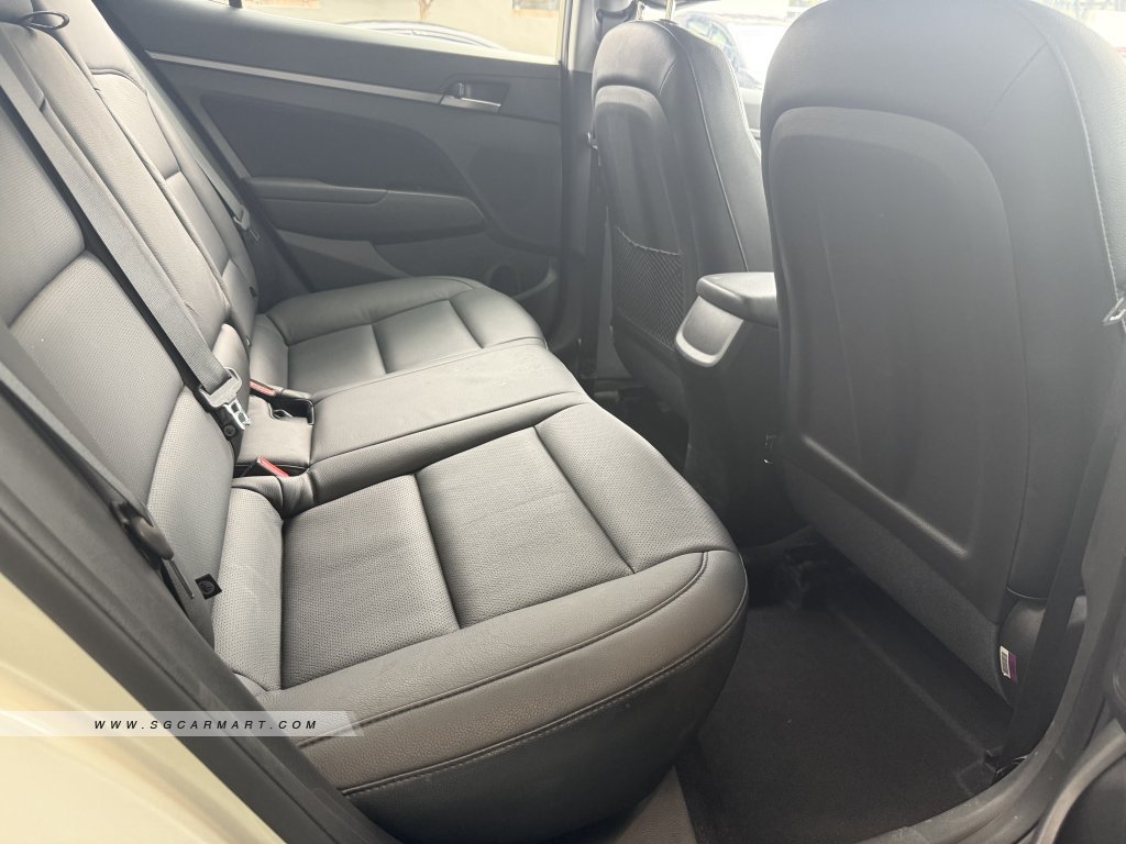 BMW 5 Series 523i Highline - Side Front