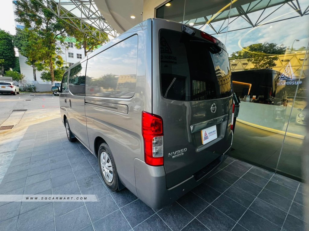 BMW 5 Series 523i Highline - Side Front
