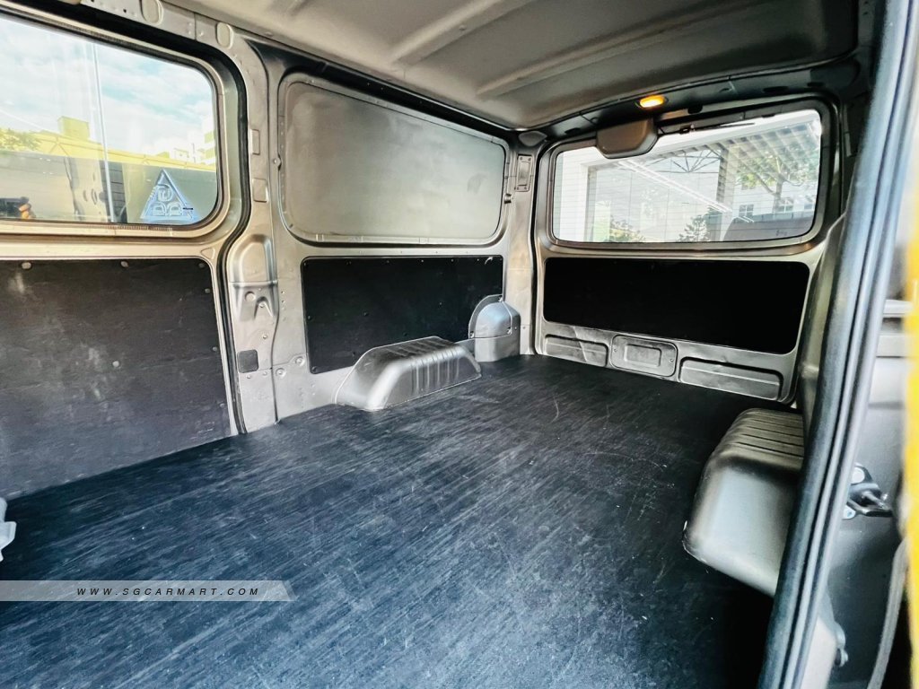 BMW 5 Series 523i Highline - Side Front