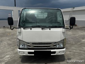 Isuzu NHR87A