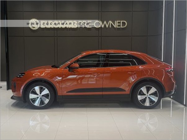 Porsche Macan 4 Electric Sunroof