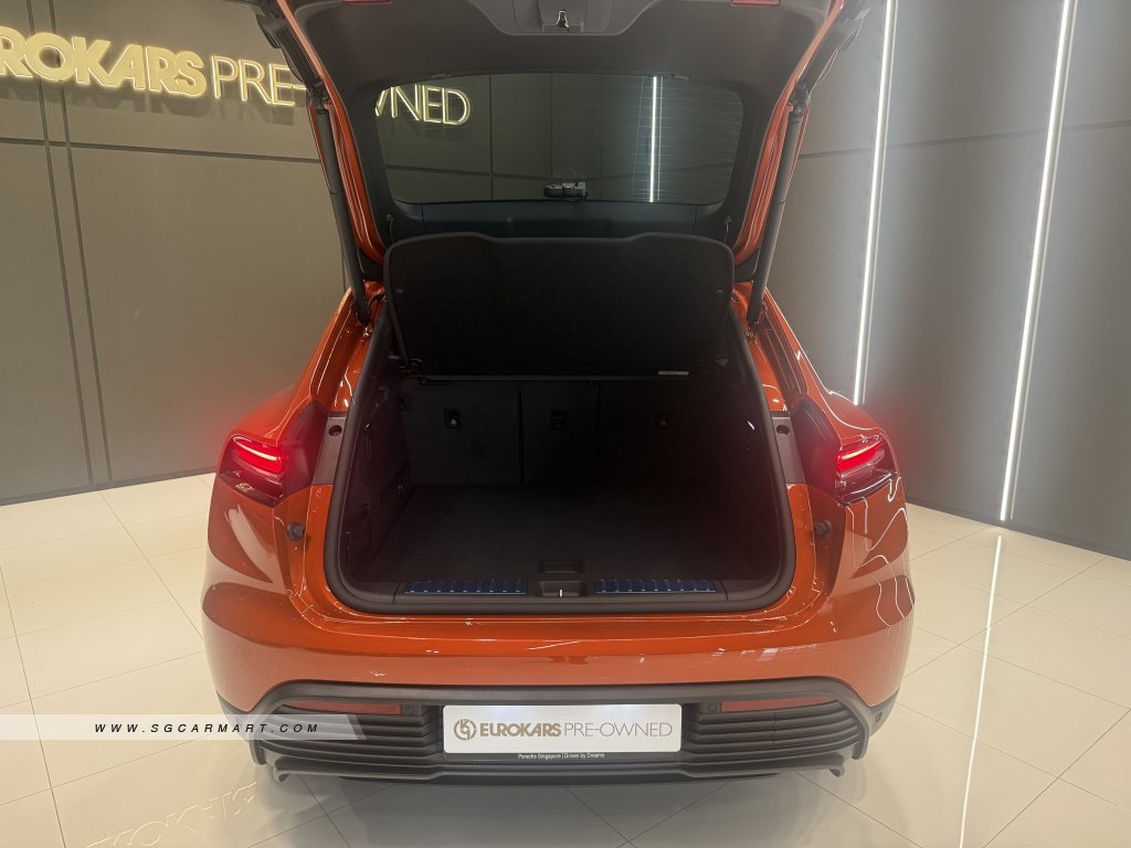 Porsche Macan 4 Electric Sunroof