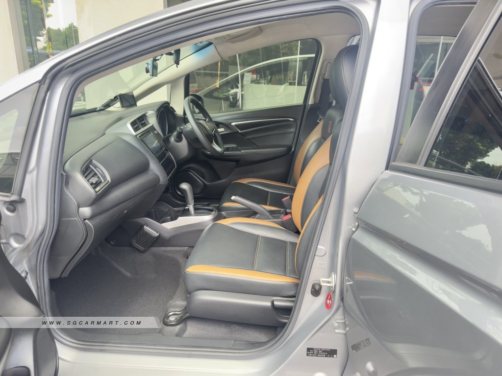 BMW 5 Series 523i Highline - Side Front