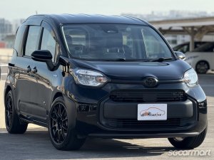 Toyota Sienta Hybrid 1.5A Standard