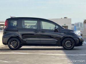 Toyota Sienta Hybrid 1.5A Standard