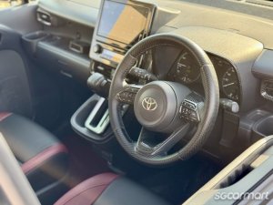 Toyota Sienta Hybrid 1.5A Standard