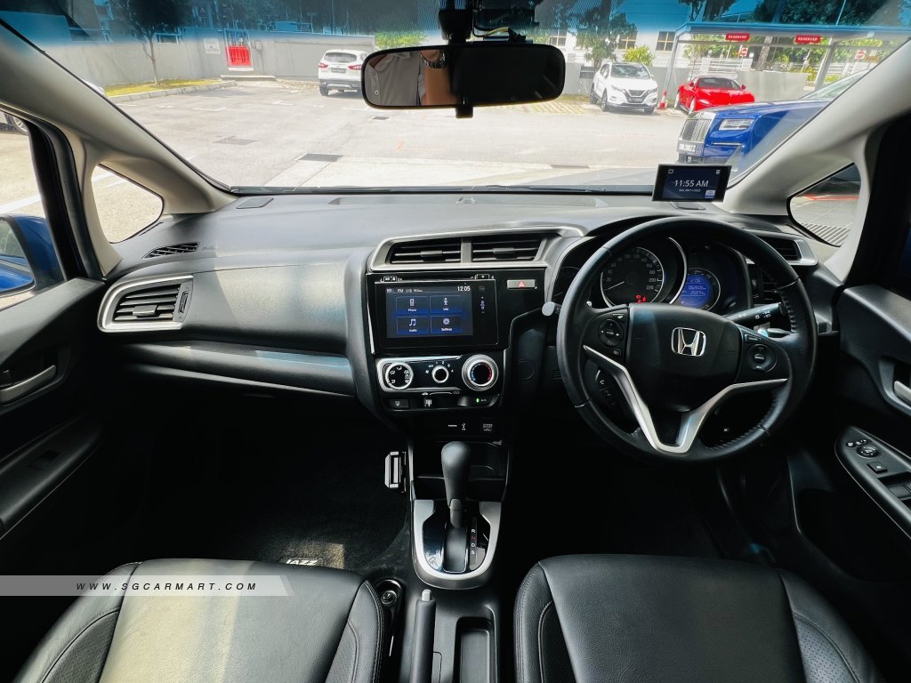 BMW 5 Series 523i Highline - Side Front