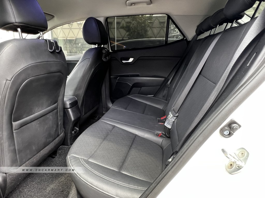 BMW 5 Series 523i Highline - Side Front