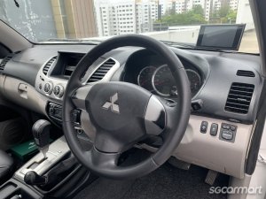 Mitsubishi Triton L200 Double-Cab 2.5A (COE till 10/2030)