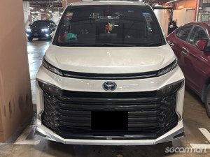 Toyota Voxy Hybrid 1.8A SZ