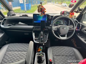 Toyota Voxy Hybrid 1.8A SZ