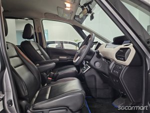 Nissan Serena e-POWER Hybrid 1.2A Highway Star Premium