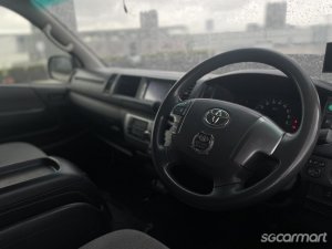 Toyota Hiace Commuter 3.0A GL (COE till 04/2030)