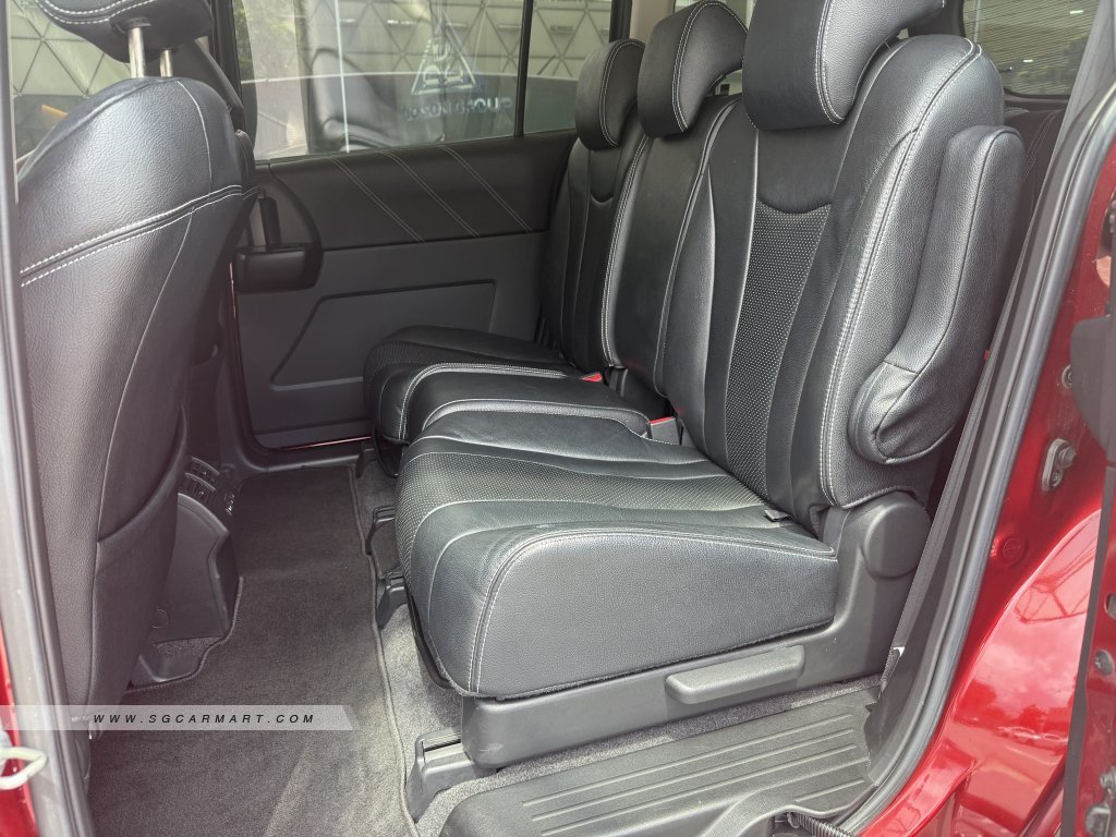 BMW 5 Series 523i Highline - Side Front