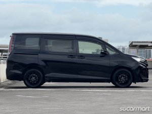 Toyota Noah Hybrid 1.8A X