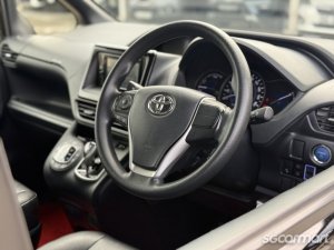 Toyota Noah Hybrid 1.8A X