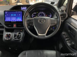 Toyota Noah Hybrid 1.8A X