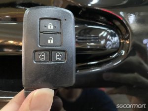 Toyota Noah Hybrid 1.8A X