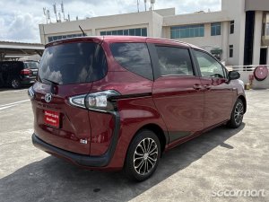 Toyota Sienta Hybrid 1.5A G