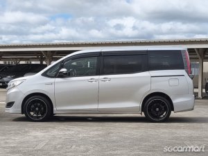 Toyota Noah Hybrid 1.8A X