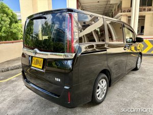 Toyota Noah Hybrid 1.8A X