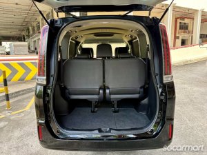 Toyota Noah Hybrid 1.8A X