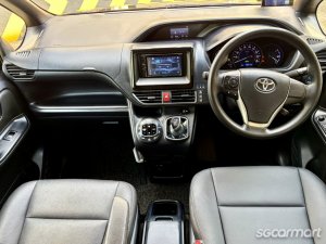 Toyota Noah Hybrid 1.8A X