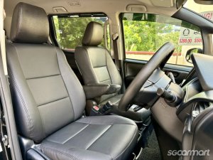 Toyota Noah Hybrid 1.8A X