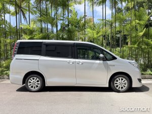 Toyota Noah Hybrid 1.8A X