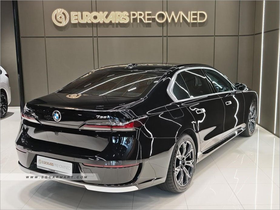 BMW 7 Series 735i Mild Hybrid sDrive Pure Excellence