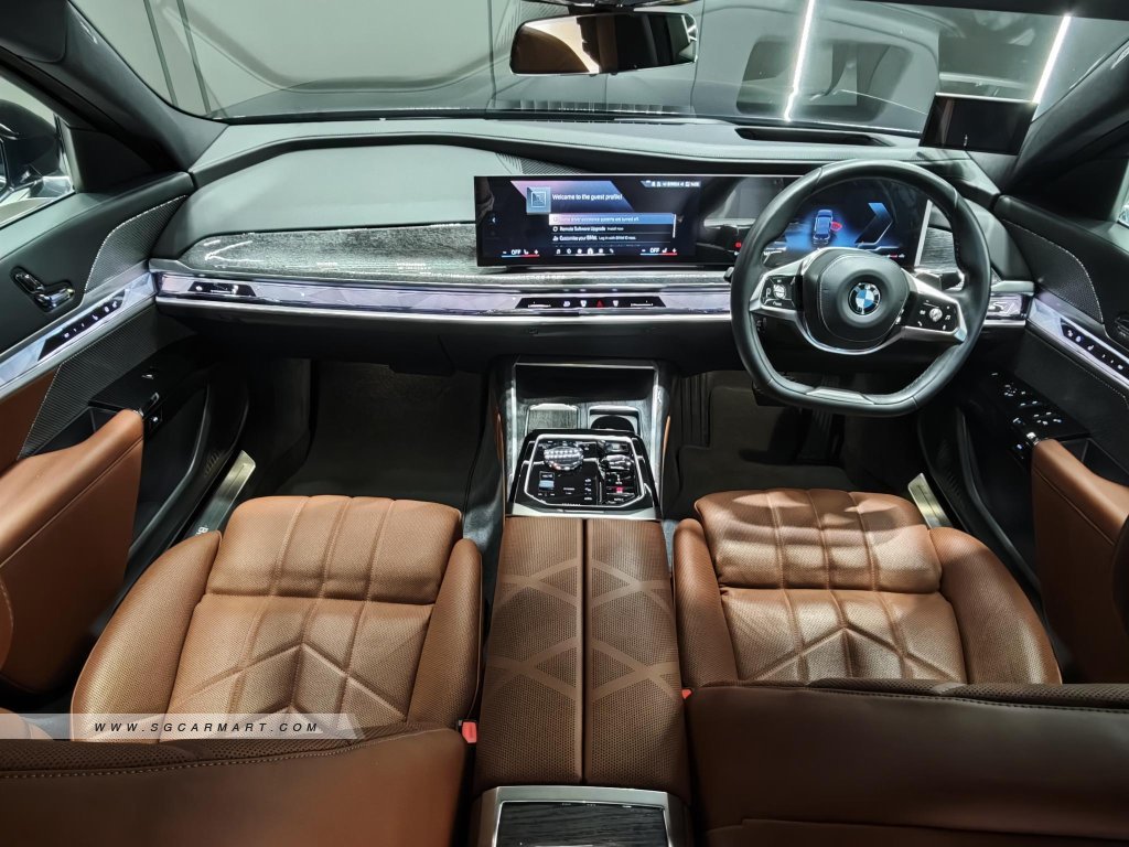 BMW 7 Series 735i Mild Hybrid sDrive Pure Excellence