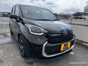 Toyota Sienta Hybrid 1.5A Elegance