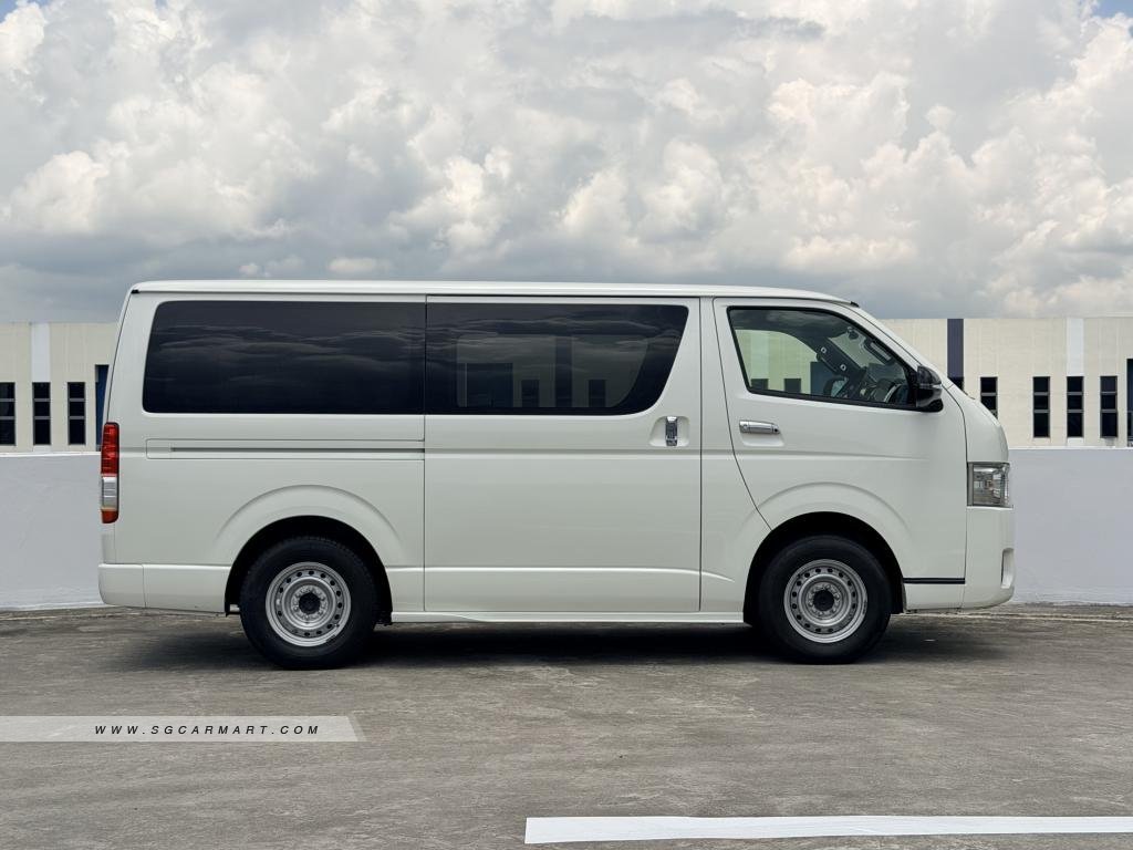 Toyota Regiusace 2015 photo 2