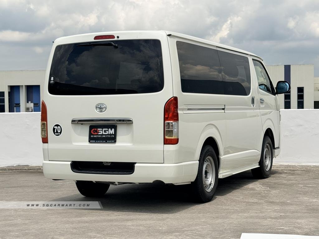 Toyota Regiusace 2015 photo 3